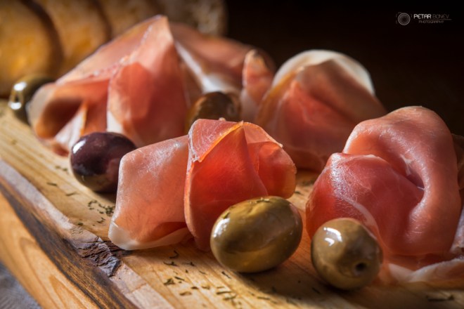 Prosciutto with olives and bread